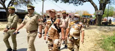 पुलिस द्वारा अर्धसैनिक बलों के साथ किया गया एरिया डोमिनेशन / फ्लैग मार्च