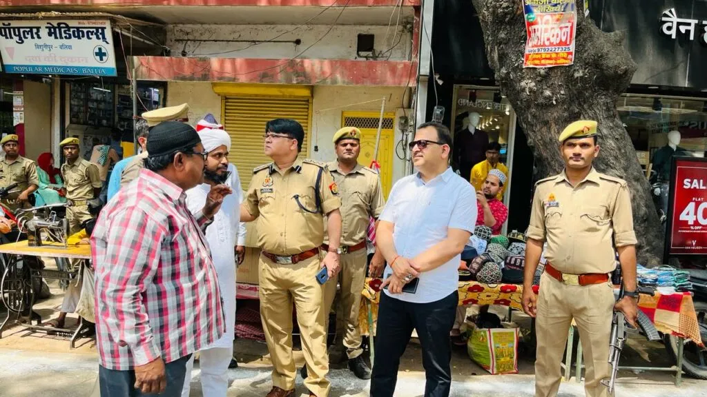 Ballia News: रमजान के अंतिम जुमे की नमाज मुस्लिम बंधुओं ने अदा की