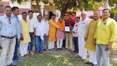 Ballia News: विशिष्ट बीटीसी शिक्षक वेलफेयर एसोसिएशन ने ओमप्रकाश को सौंपी नवानगर की कमान