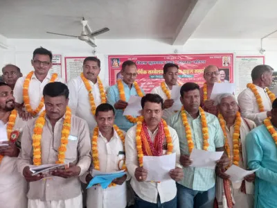 बलिया : कुशवाहा सभा के नव निर्वाचित पदाधिकारियों को पूर्व जिला जज ने दिलाई पद व गोपनीयता की शपथ