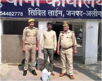 रिंकू कालिया 10 लीटर कच्ची शराब समेत गिरफ्तार