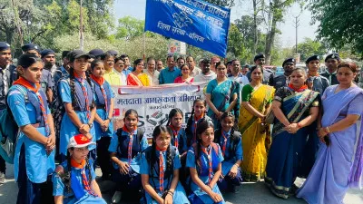 बलिया : रैली और नुक्कड़ नाटक के जरिये मतदाताओं को किया जागरुक, बताया मत का ताकत