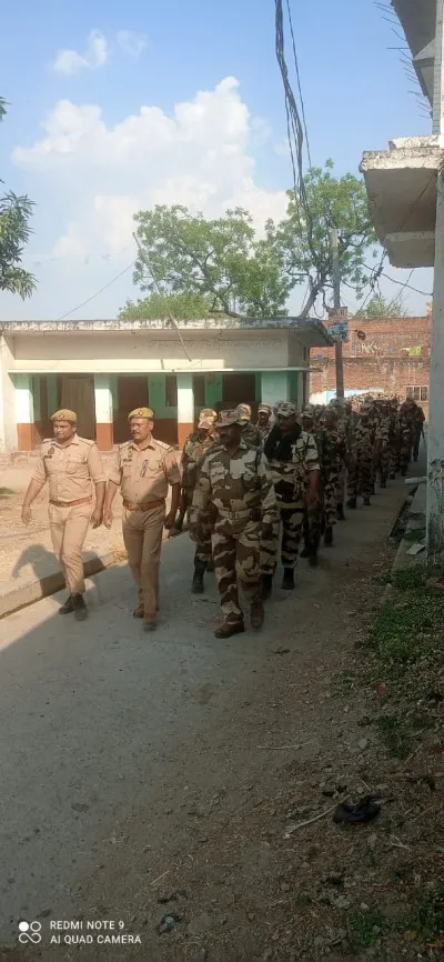 लोकसभा चुनाव के दृष्टिगत कोतवाली खलीलाबाद पुलिस द्वारा किया गया फ्लैग मार्च