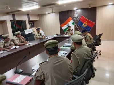 पुलिस लाइन सभागार में एक सत्र की मेजबानी की गई जहां महत्वपूर्ण नियम प्रदान किए गए।