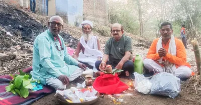 बलिया की इस पुरानी मठिया पर चेतक प्रतियोगिता के बीच धर्मशाला निर्माण के लिए भूमि पूजन