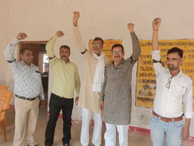 बलिया में वेतन के लिए सीनियर बेसिक शिक्षकों ने बांधी काली पट्टी