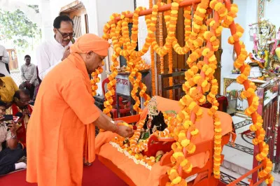 गोरखपुर: सीएम योगी ने गोरखनाथ मंदिर में मनाया श्रीराम जन्मोत्सव