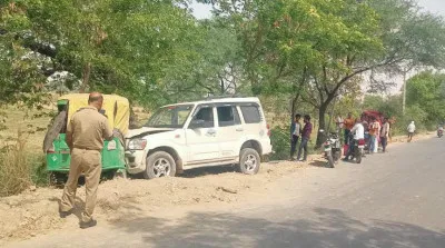 Ballia Road Accident: बलिया में ई-रिक्शा, कार और स्कॉर्पियो में टक्कर; दो को किया गया रेफर 