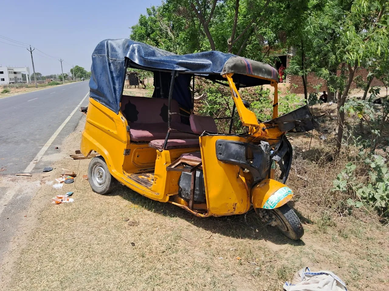 शाहजहांपुर: शादी से लौट रहा था परिवार,दो की मौत, दो घायल