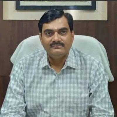 लोकतंत्र को मजबूत बनाने के लिए मतदान करें साथ ही औरों को जागरूक भी करें : डीएम