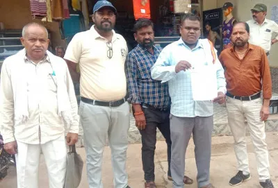 धान फसल को चट कर रहे मवेशी, मवेशी मालिकों पर कार्रवाई की मांग