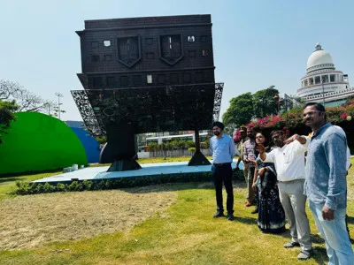 कमिश्नर ने बुद्ध पार्क और हैप्पीनेस पार्क का किया औचक निरीक्षण