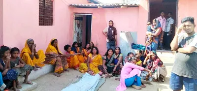 एनएच 75 फोरलेन डायवर्जन पर उड़ रहे धूल के कारण हुए हादसे में दो बाइक सवारों की जान चली गयी.