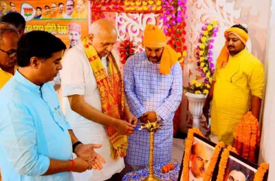 Lok Sabha Election Ballia: चुनाव प्रबंध समिति बैठक में मंत्री सूर्य प्रताप शाही ने कार्यकर्ताओं में भरा जोश