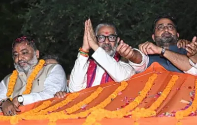 बलिया पहुंची भाजपा प्रत्याशी नीरज शेखर की जन आशीर्वाद यात्रा, ऐतिहासिक स्वागत