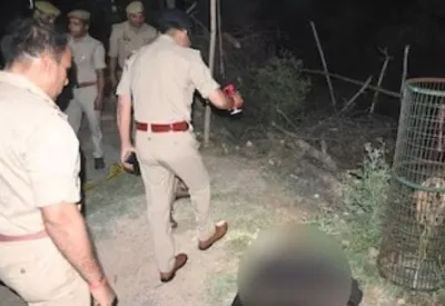 फंदे पर पत्नी को लटका देख सिपाही ने सरकारी राइफल से खुद को उड़ाया