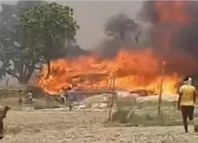 बलिया में आग का कहर : 125 से अधिक झोपडियां जलकर राख, मची चीख-पुकार