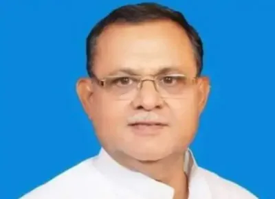 बलिया : बलिया संसदीय क्षेत्र से सपा उम्मीदवार सनातन पांडेय के खिलाफ मुकदमा दर्ज