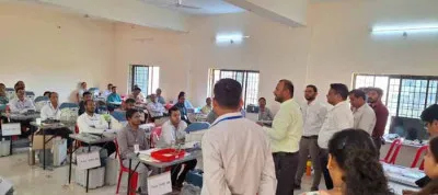 स्ट्रांग रूम में मतदान मशीनों का किया गया कमीशनिंग