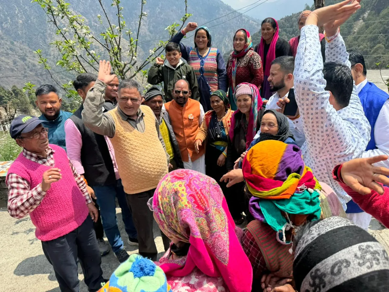 थराली:  प्रशासन से वार्ता के बाद मतदान को माने ग्रामीण