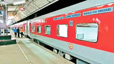 लखनऊ: मेंटीनेंस ना होने से ट्रेनों के वातानुकूलित कोच में यात्रियों का छूट रहा पसीना, होली के बाद से लगातार मिल रहीं शिकायतें
