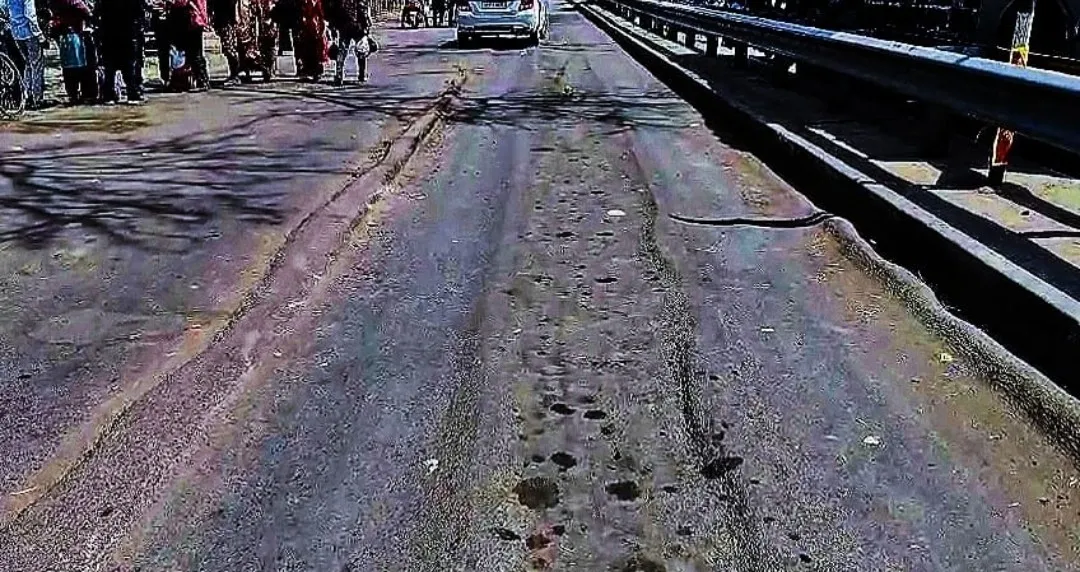 बहराइच:  नेपाल को जोड़ने वाली नेशनल हाईवे 927 सड़क धंसी