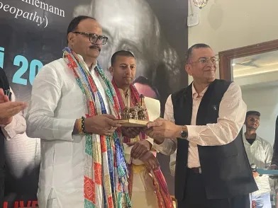 होम्योपैथी के जनक जन्मदिवस पर हुआ भव्य समारोह