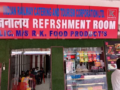 बरेली: रेल भोजनालय में ढंग का खाना मिल जाए तो गनीमत, सूची में शामिल कई भोजन उपलब्ध नहीं