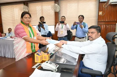 दुमका लोकसभा सीट से भाजपा प्रत्याशी सीता सोरेन ने दाखिल किया नामांकन पत्र