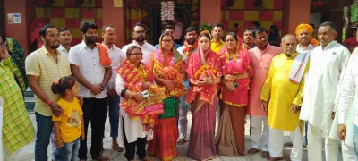 बलिया: मंदिरों में प्यार के बाद डॉ. सुषमा शेखर ने कई शहरों में विज्ञापन किया