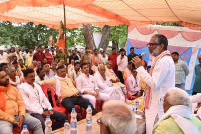 बलिया से भाजपा प्रत्याशी नीरज शेखर का जनसंवाद कार्यक्रम तेज, जहुराबाद में बूथ अध्यक्ष सम्मेलन