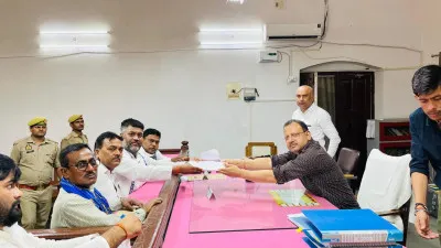 बलिया : बसपा समेत 5 प्रत्याशियों ने किया नामांकन, 10 ने लिया फॉर्म