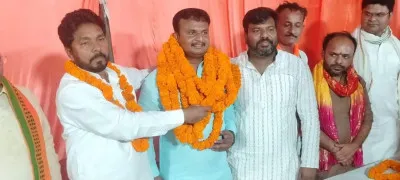 नुक्कड़ सभा  मे पहुचे भाजपा प्रत्याशी व पूर्व विधायक जय चौबे का हुआ जोरदार स्वागत