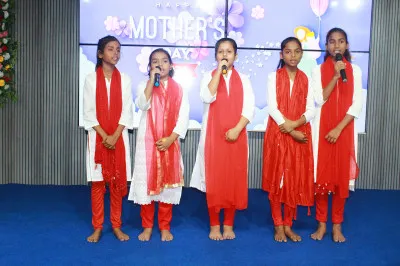 राधाकृष्ण एकेडमी ने मां और बेटे के बीच प्यार और खुशी का त्योहार मदर्स डे धूमधाम से मनाया