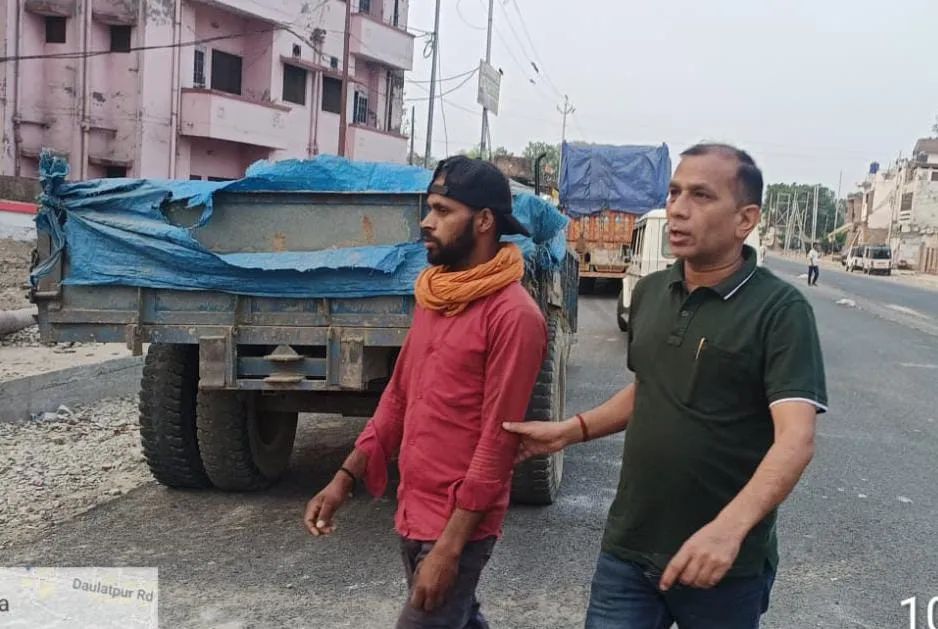 पीलीभीत:  गाजीपुर मुगल से खनन अधिकारी ने पकड़ी बालू की ट्रैक्टर ट्रॉली 