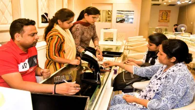 मुरादाबाद : अक्षय तृतीया पर सोने की चमक रह सकती है फीकी, सोने के बढ़ते दामों के कारण खरीदारों ने बनाई दूरी