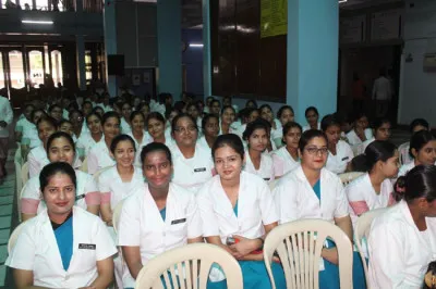 वैदिक मंत्रोच्चार के साथ मना नर्सेस दिवस