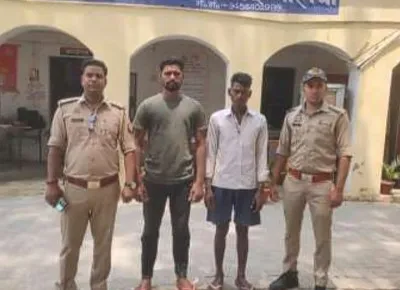 बलिया: बाइक चोरी कर भाग रहे दो युवकों को हिरासत में लिया गया है