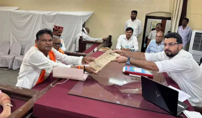 भाजपा प्रत्याशी रविन्द्र कुशवाहा ने किया नामांकन, दूसरे दिन बलिया संसदीय क्षेत्र से 10 और सलेमपुर के लिए तीन ने लिया पर्चा