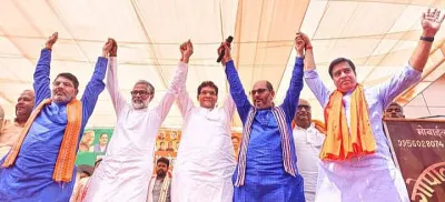 बलिया: भाजपा प्रत्याशी नीरज शेखर का जनसम्पर्क अभियान तेज, फेफना में भाजपा का बूथ सम्मेलन