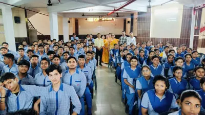 यातायात नियमों से किया जागरूक