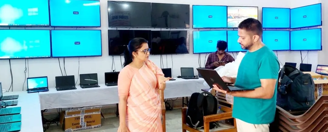 बहराइच:  50 प्रतिशत बूथों की वेबकास्टिंग के लिए तैयारियां पूर्ण