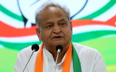 चुनाव आयोग द्वारा सहयोगियों को खड़गे के पत्र का जवाब देना अनुचित:गहलोत