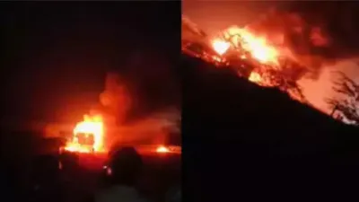 आग लगने से बस जलकर खाक, यात्रियों ने कूदकर बचाई जान