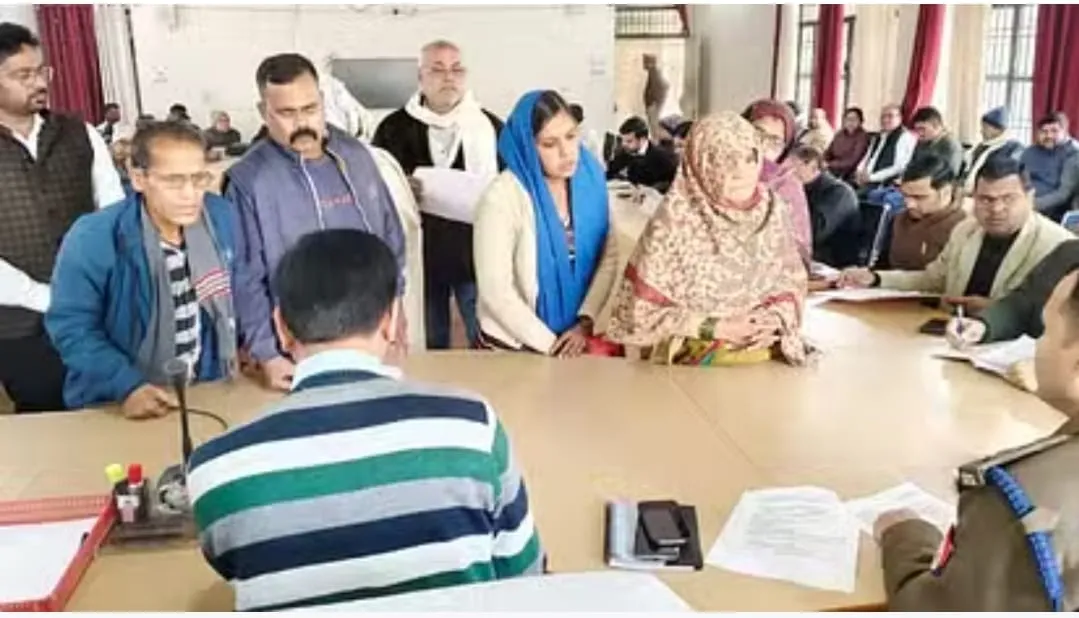Ballia: तहसील दिवस पर मानवता हुई शर्मसार, बुजुर्ग माताओं की करुण पुकार से नम हुई आंखें