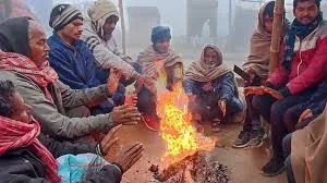 UP में पछुआ हवाओं का दिखा असर, 30 जिलों में पड़ सकती है शीतलहर