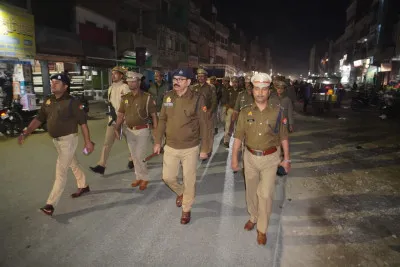 Ballia News: गणतंत्र दिवस की पूर्व संध्या पर बलिया में एसपी और एएसपी ने पुलिस बल के साथ किया फ्लैग मार्च