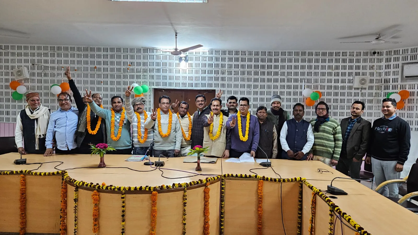 बलिया: कौशल कुमार उपाध्याय निर्विरोध अध्यक्ष चुने गए, कलेक्ट्रेट कर्मचारी संघ की नई टीम घोषित
