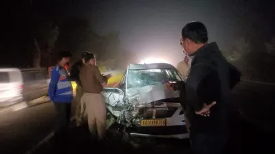 Shahjahanpur News: नेशनल हाईवे पर दो कारों की भिड़ंत, चार लोग घायल