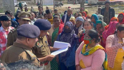 Banda News: अपहरण मामले में पुलिस जांच पर उठे सवाल, सैकड़ों महिलाओं ने डीआईजी को सौंपा ज्ञापन
